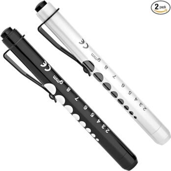 RISEMART Luces para bolígrafos para enfermeras, paquete de 2 luces médicas reutilizables con medidor de pupila y regla, luz blanca LED para estudiantes médicos EMT (negro/blanco)
